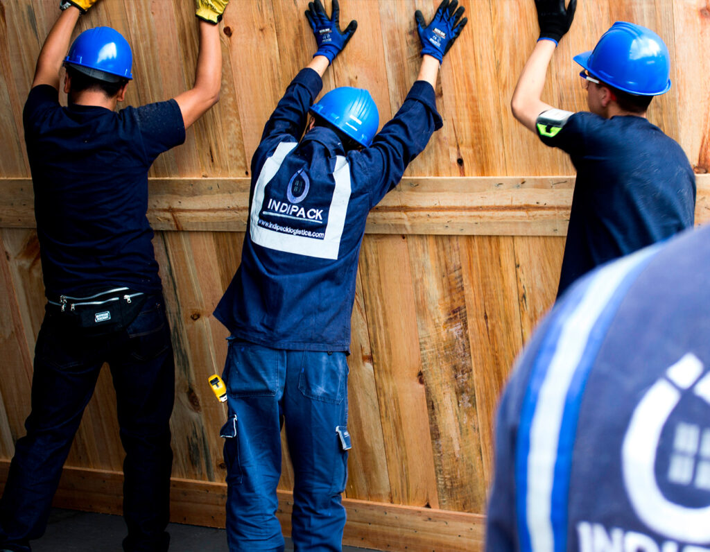 Fabricación de huacales para exportación de maquinaria industrial - Indipack Bogotá