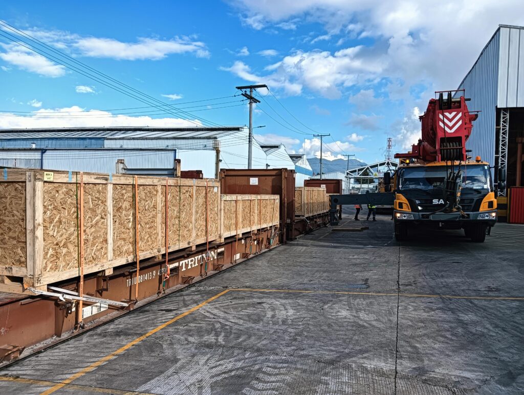 Fabricación de huacales para exportación de maquinaria industrial - Indipack Bogotá
