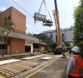 Desmontaje de maquinaria industrial en Cali
